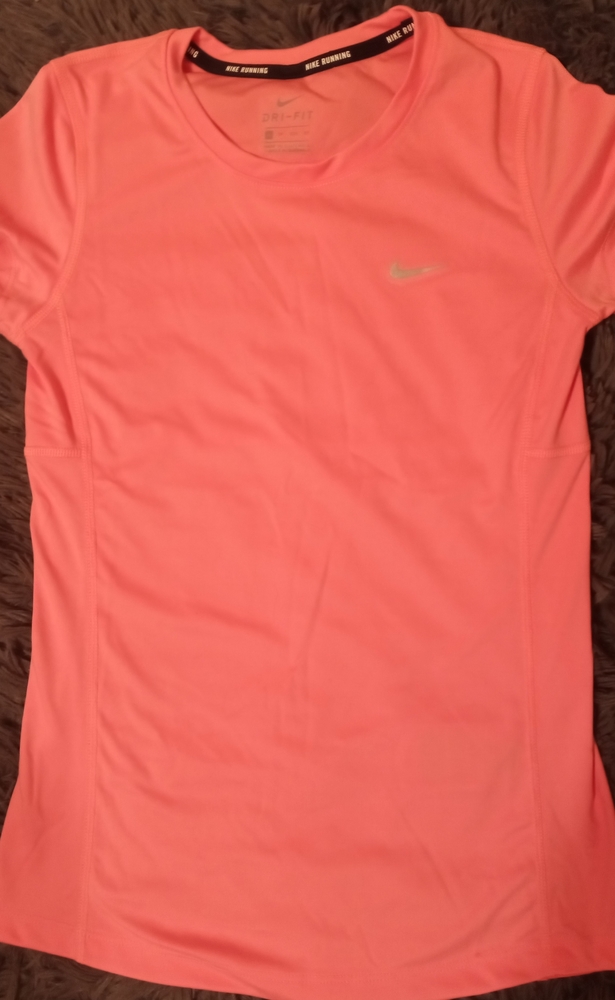 NWOT Wmns Nike Dri Fit / UPV 40+ Shirt